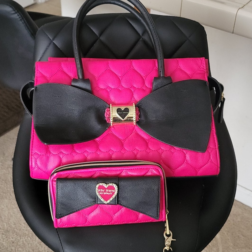 BETSEY JOHNSON PURSE AND WALLET 🥰